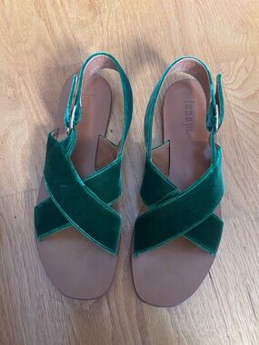 Lanapo Paraggi Green Velvet Sandals Flats size 10